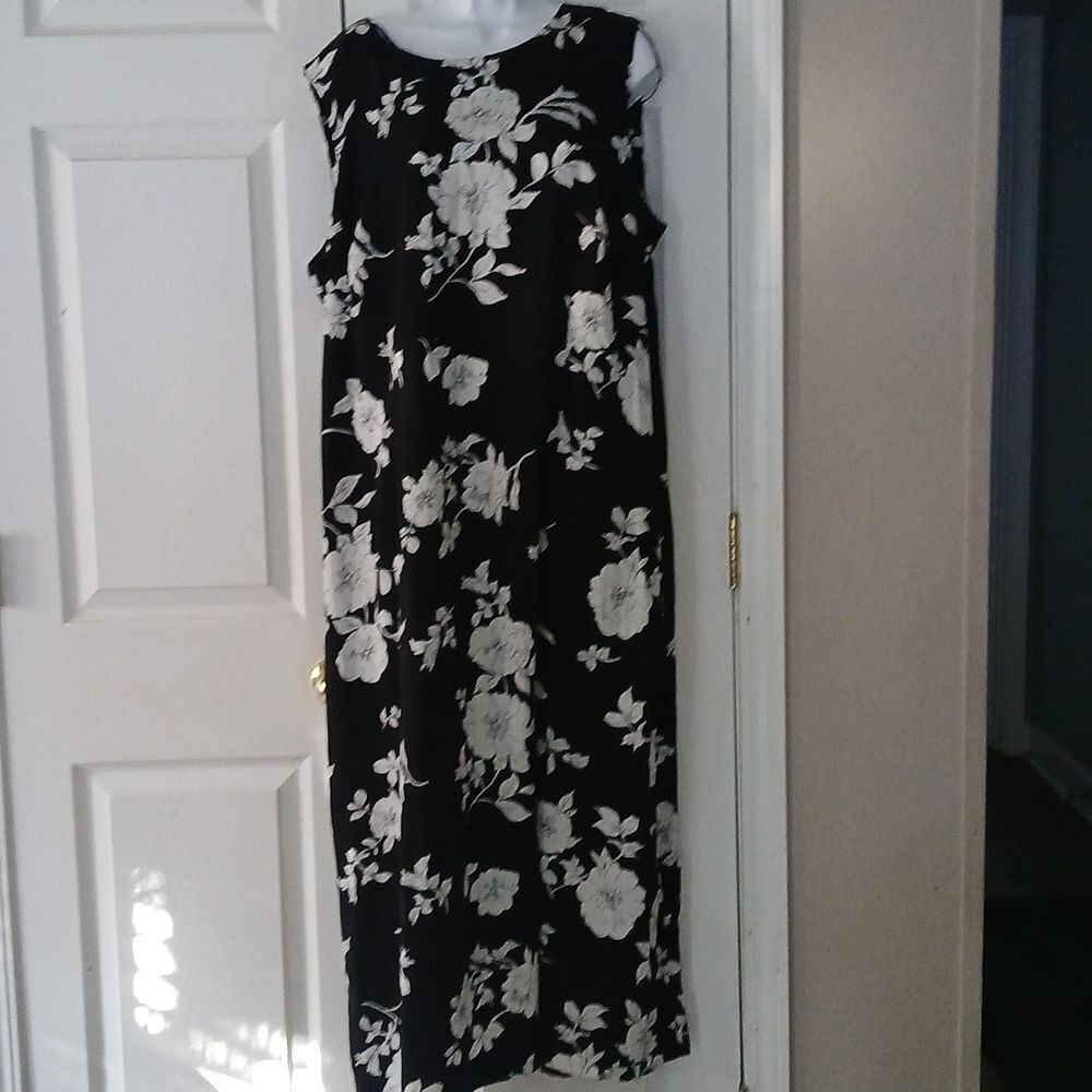 R&K black and white sleeveless casual maxi dress Sz 22W NWOT